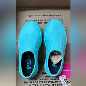 Brand new Nurse Blake Gales Nursing Shoes. Teal/hot pink. Sz:W 6.5 M 4.5.